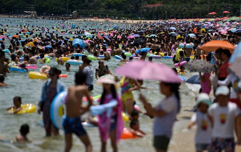To je najbolj natrpana plaža na svetu: pravijo ji človeško mravljišče, do morja se je skoraj nemogoče prebiti (FOTO in VIDEO)