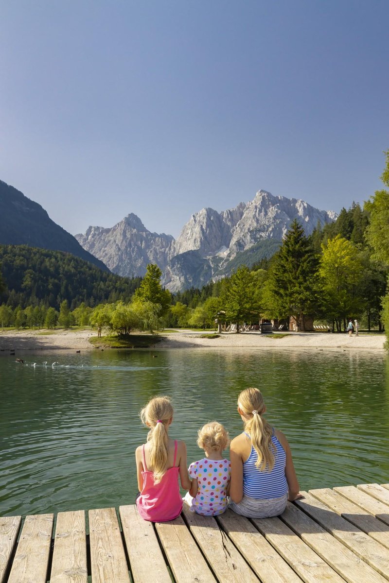 Kranjska gora Jezero Jasna turisti