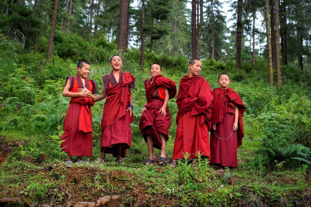 7. Butan: Podobno kot Nepal. Država, »skrita« v Himalaji, bi bila zombijem težko dostopna. Razen če so bili za časa …