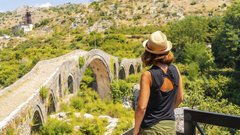 Albanija Langarica kanjon turistka most
