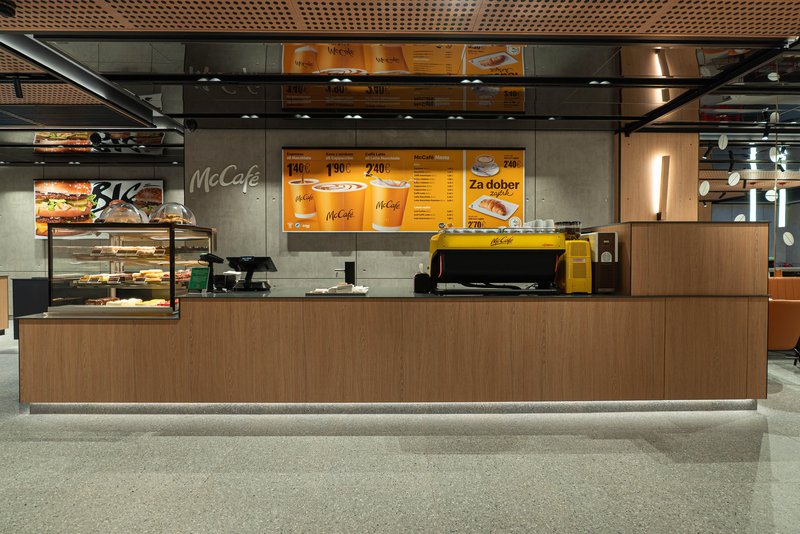 Prvi McDrive v Ljubljani v povsem novi podobi: McDonald's Žito po temeljiti prenovi znova odprl vrata