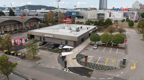 Prvi McDrive v Ljubljani v povsem novi podobi: McDonald's Žito po temeljiti prenovi znova odprl vrata