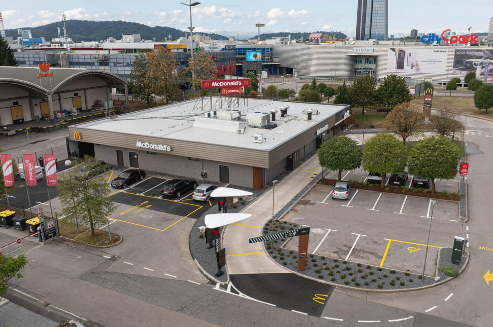 Prvi McDrive v Ljubljani v povsem novi podobi: McDonald's Žito po temeljiti prenovi znova odprl vrata (foto: McDonald's Slovenija)
