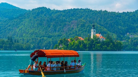 Blejsko jezero pletna turisti