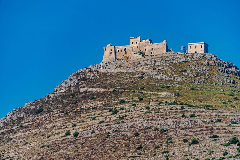 Sredozemski otok s 3000 prebivalci čez noč postal svetovna atrakcija: domačini že trepetajo pred navalom turistov (FOTO)