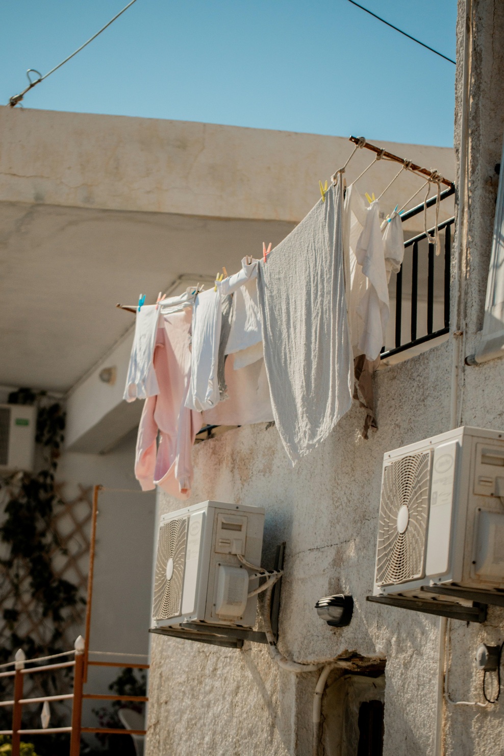 V samostanih namesto mehčalca uporabljajo ta 2 preprosta dodatka: perilo diši še več dni po pranju (foto: Unsplash)