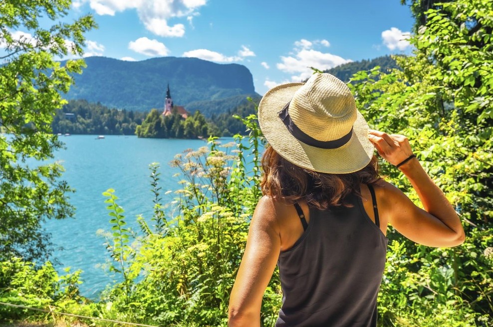 Turistka na spletu prosi za pojasnilo: "Tega o Blejskem jezeru res ne razumem, mi lahko domačini pomagajo z odgovorom?" (foto: Profimedia)