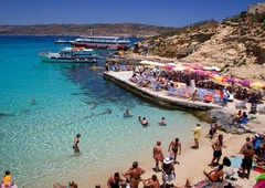 To je najbolj obremenjen otok v Evropi: turistov je iz leta v leto več, prostora pa vse manj