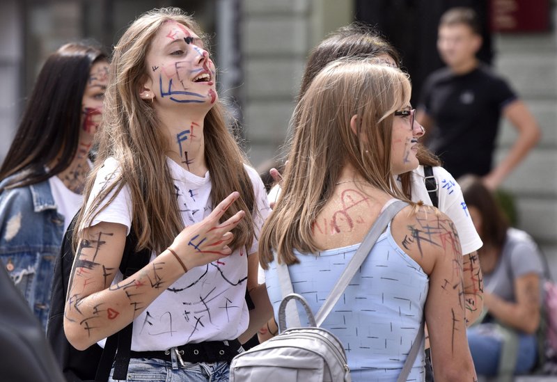 fazaniranje slovenija dijaki prvi solski dan spreji pritisk tezave koza unicenje hranja tema sola tezave ogorenost