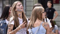 fazaniranje slovenija dijaki prvi solski dan spreji pritisk tezave koza unicenje hranja tema sola tezave ogorenost
