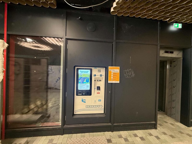 Emonika zelezniska postaja gradnja tiri kartomat