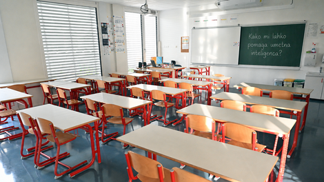 sola solanje ucenje ucenci novo solsko leto klopi razred umetna inteligenca spremembe problematika studija