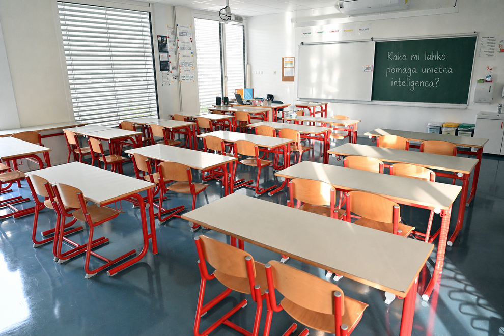 sola solanje ucenje ucenci novo solsko leto klopi razred umetna inteligenca spremembe problematika studija