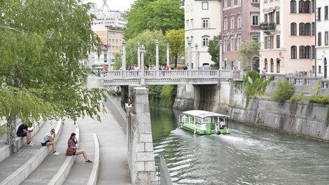 Stara Ljubljana Sustarski most Ljubljanica ladjica