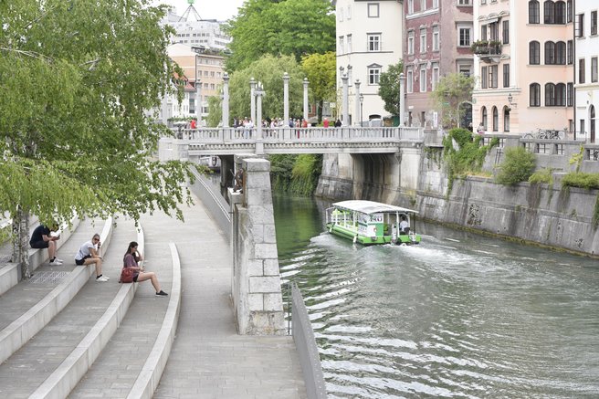Stara Ljubljana Sustarski most Ljubljanica ladjica