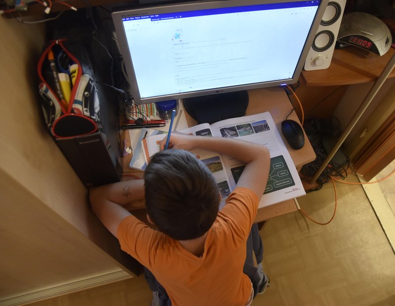 ucenje umetna inteligenca sola razred ucenec profesorji novost trend spremembe aktualno problematika