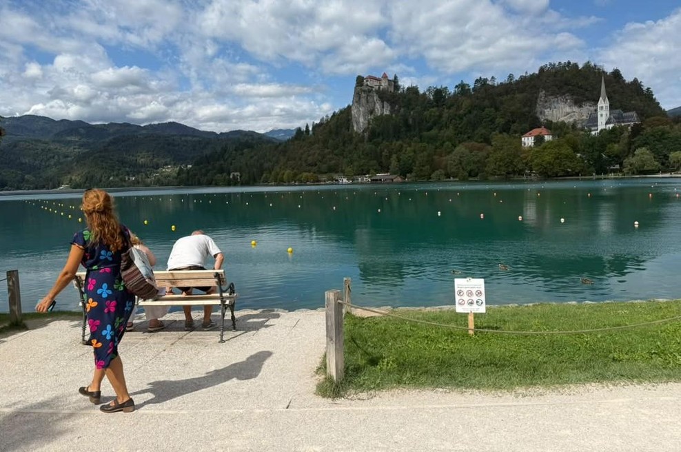 Polne sobe in rekordne številke — a kaj je naš končni cilj? Na Bledu o tem, kam gre slovenski turizem in kaj pride po uspehu (foto: Marijana Podhraški)