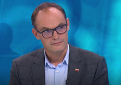 Je minister Anže Logar v Odmevih zavajal javnost? Med njegovimi besedami in dejstvi zazevala velika neskladnost