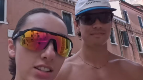 Turista v Italiji presenetili nenavadni pogledi domačinov: niti sanjalo se jima ni, kaj počneta narobe (VIDEO)