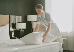 Hotelska čistilka razkrila, zakaj se ji nekateri gostje naravnost zagabijo (to jo zmoti bolj kot razmetana soba)