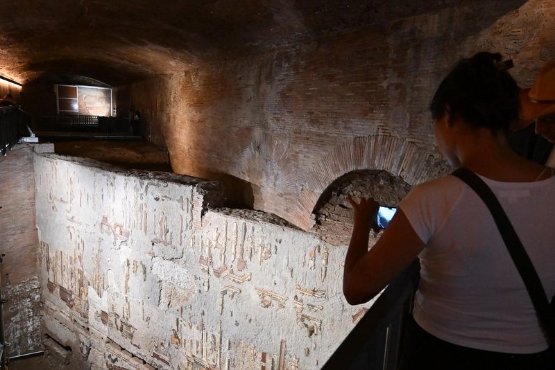 Rim Trajanova kopel turisti