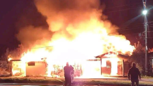 Grozljiva tragedija v domu starejših: nenadoma izbruhnili plameni, v požaru umrlo najmanj 16 ljudi
