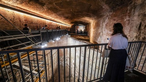 Rim Trajanova kopel turisti