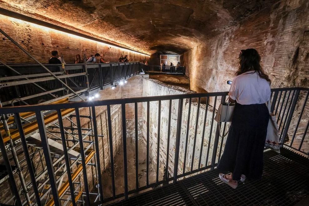 Rim Trajanova kopel turisti