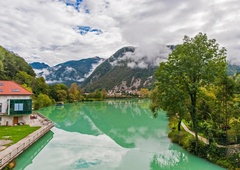Je Bled dobil konkurenco? To slovensko jezero nekateri turisti že postavljajo ob bok našemu svetovno znanemu biseru: poglejte to barvo!