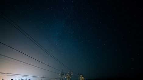 zemlja osoncje magnetne sile raziskava 200000 stoletje vesolje albert einstein teorija drzi