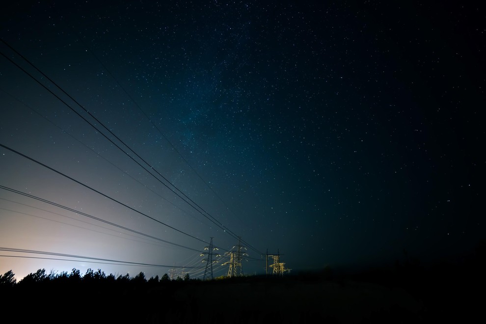 zemlja osoncje magnetne sile raziskava 200000 stoletje vesolje albert einstein teorija drzi