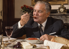 Recept za ajvar, kot ga je jedel Josip Broz Tito: za maršala ga je v dveh barvah pripravljal veliki kuharski mojster