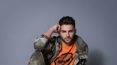 Iz garaže naravnost v Križanke: TikTok senzacija Sergej Poposki bo oder ogrel pred legendarnim Željkom Bebekom