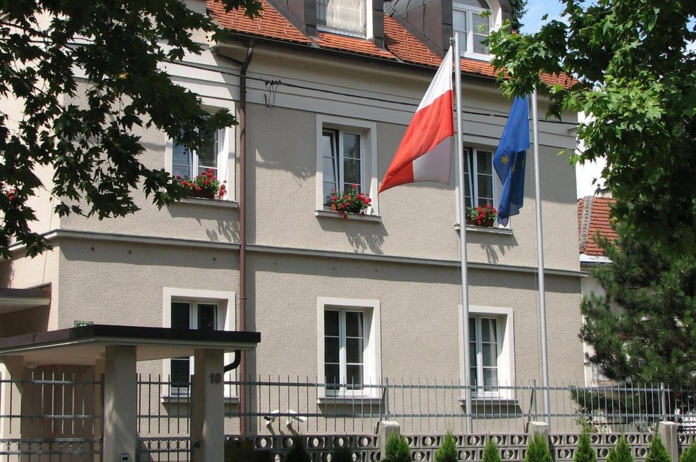 Nesreča na konzulatu v Ljubljani: poljski diplomat padel skozi okno, v bolnišnici se bori za življenje (foto: Facebook/Ambasada RP w Lublanie / Embassy of the Republic of Poland in Ljubljana﻿)