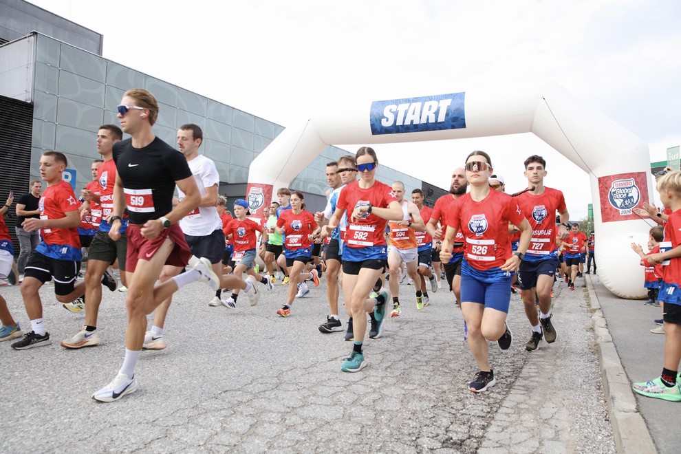Uspešni prvi Bimbo Race Adria na Grosupljem, kjer so številni tekači združili moči in Rdečemu križu zagotovili kar 13.000 kosov kruha