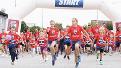 
                                                         Uspešni prvi Bimbo Race Adria na Grosupljem, kjer so številni tekači združili moči in Rdečemu križu zagotovili kar 13.000 kosov kruha