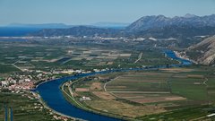 jadran neretva reka morje jadransko morje onesnazevanje kisline rdeca tekocina umazanija bih hrvaska voda