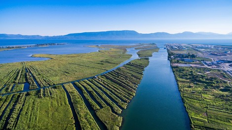 jadran neretva reka morje jadransko morje onesnazevanje kisline rdeca tekocina umazanija bih hrvaska voda
