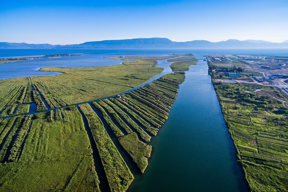 jadran neretva reka morje jadransko morje onesnazevanje kisline rdeca tekocina umazanija bih hrvaska voda