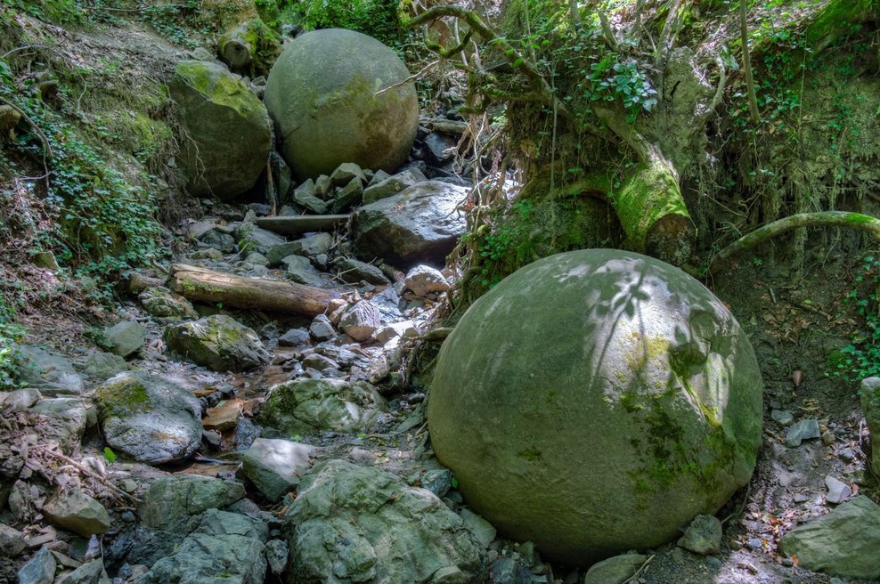 Turisti z vsega sveta prihajajo v bosanski gozd, da bi videli ta misteriozni fenomen — so bili na delu vesoljci? (foto: Profimedia)