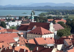 Turistom ni jasno, zakaj večina obiskovalcev preskoči to očarljivo slovensko mesto. A enkrat v letu se tja zgrinjajo množice ljudi