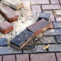 prenova doma prizidek hisa anglija delavec najdba okostje kosti zgodovina preteklost arheologija moski dom