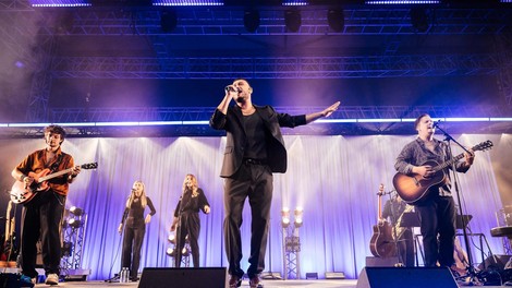 Batista Cadillac s koncertom v Križankah slavili rojstni dan in prihod novega albuma – prišla pa je tudi …