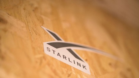 Šokantna sabotaža v osrednji Poljski: požar na Starlinkovi postaji – je to začetek nove uničujoče faze ruske hibridne vojne?!