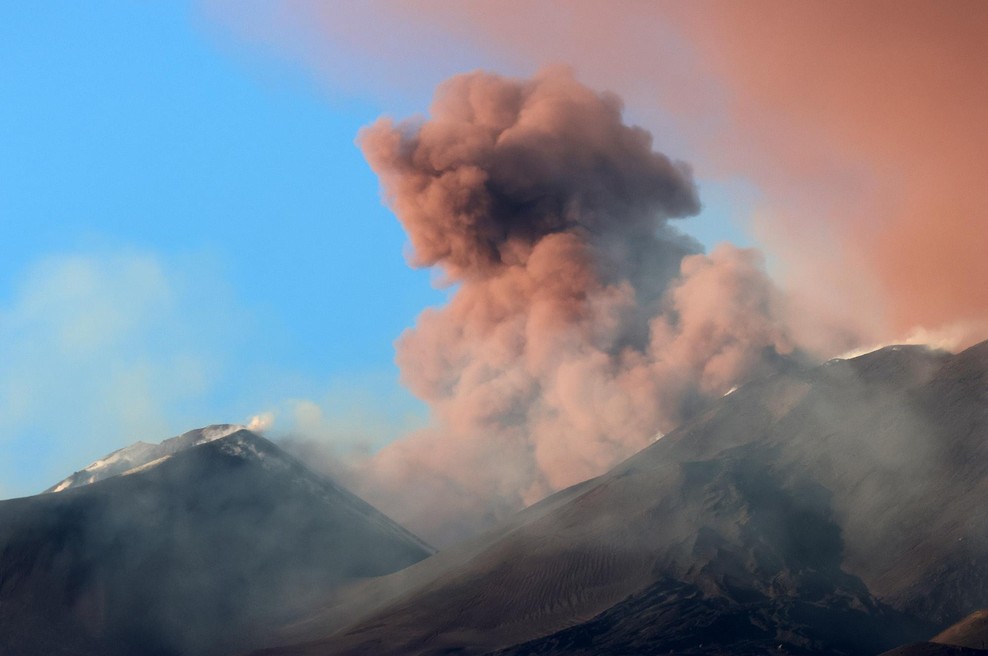 Zračni promet znova paraliziran, odpovedani vsi poleti - drami na tem otoku kar ni videti konca (foto: Profimedia)