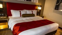 
                                                         hotelska soba postelja