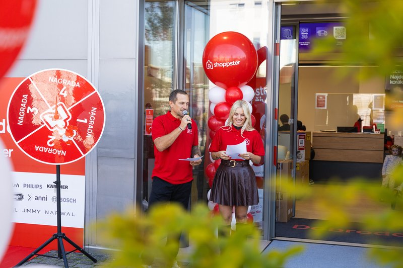 Spletna trgovina, v katero lahko vstopite! Shoppster v Ljubljani odprl prenovljeno prevzemno mesto