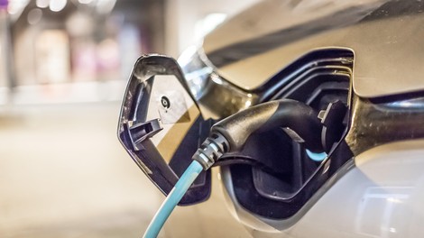 gelly auto kitajska elektricni avtomobili baterija ekspresno polnjenje hitrost rekord zda svet avtomobilizem gospodarstvo industrija
