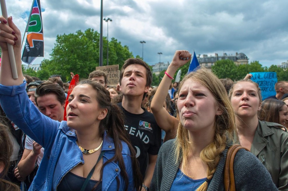 Razmere se zaostrujejo: zaprtih skoraj 400 šol, več tisoč aretiranih mladoletnikov, staršem grozijo s kaznimi! (foto: Profimedia)