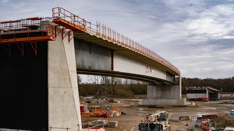 francija gradnja kanala najdba arheologija okostja grobisce pokopalisce smrt ljudje zgodovina preteklost skrivnost
